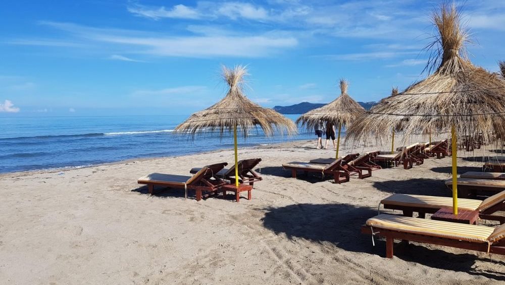 Shtyhet me 1 muaj afati i aplikimeve për stacionet e plazhit, kategoritë dhe hapat